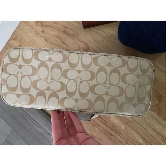 Coach old style logo shoulder bag tan color - Picture 8 of 8